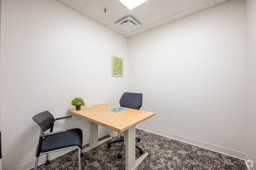 More Photos Of 550 Congressional Blvd, Carmel Loft Creative Space For Lease