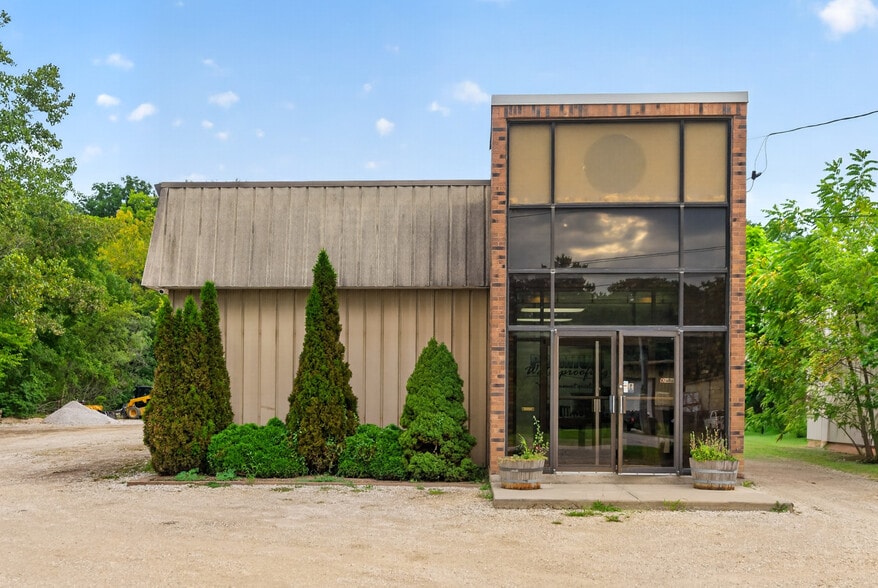 More Photos Of 520 S River St, Batavia Warehouse For Sale