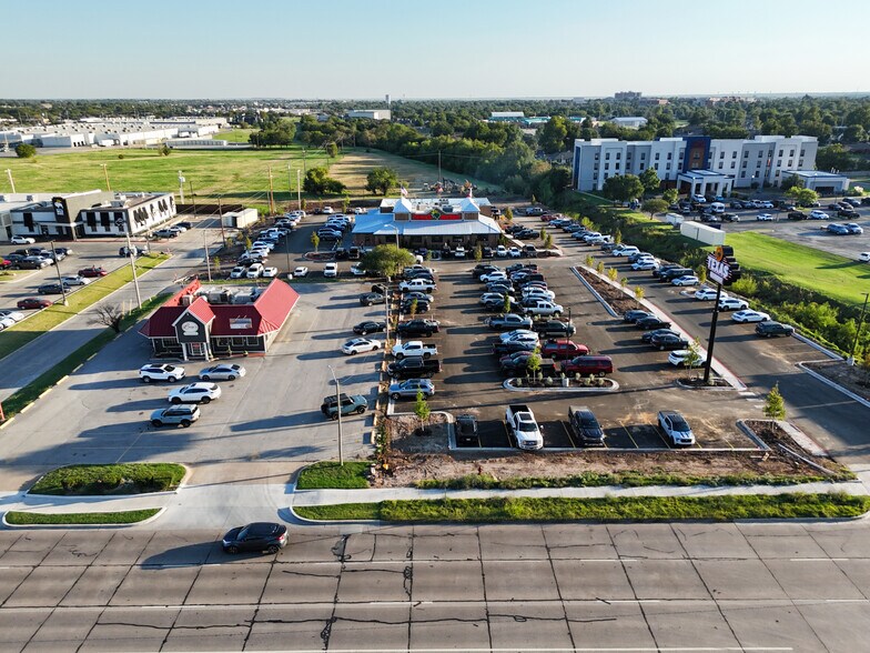 Primary Photo Of 2512 NW Cache Rd, Lawton Restaurant For Sale