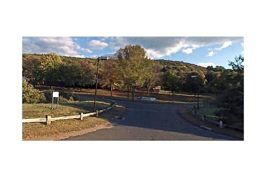 More Photos Of 114 New Park Dr, Berlin Flex For Lease