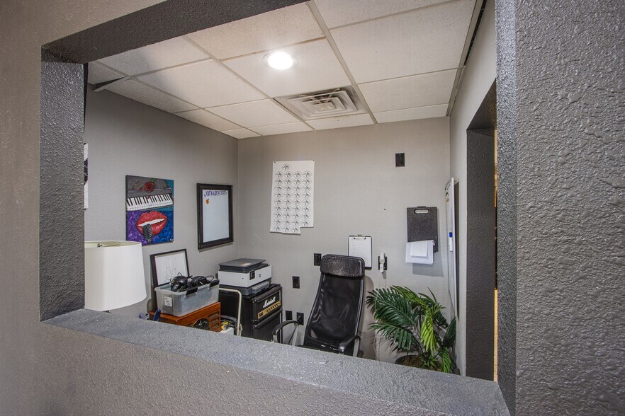 More Photos Of 4251 W Oquendo Rd, Las Vegas Light Distribution For Sale