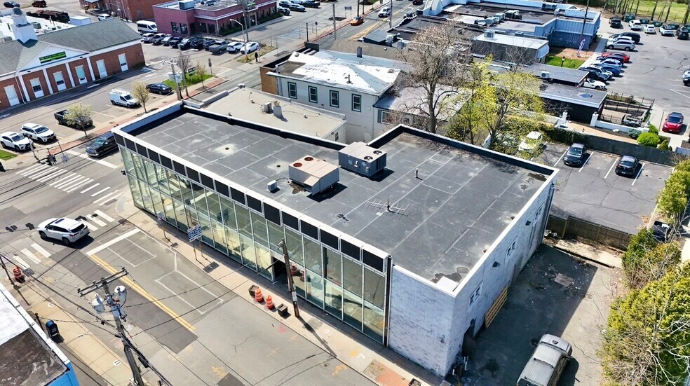 More Photos Of 115 E Main St, Smithtown Storefront For Lease