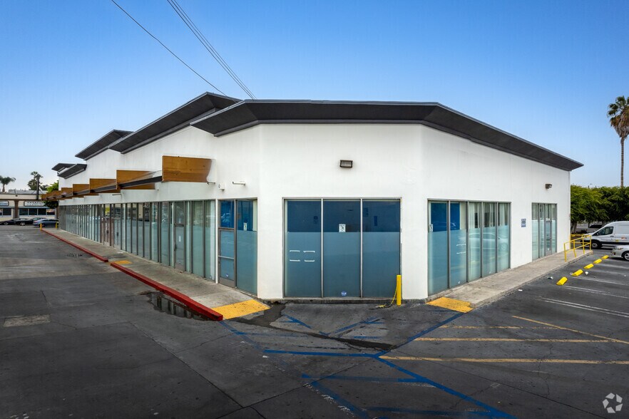 More Photos Of 1075 N Western Ave, Los Angeles Unknown For Lease