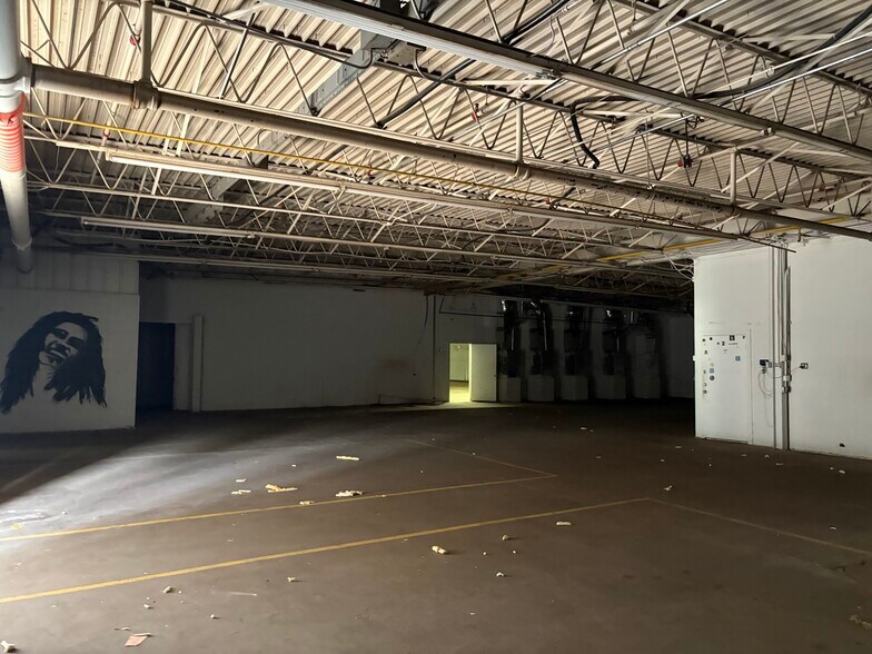 More Photos Of 326 W College Ave, Guthrie Manufacturing For Sale