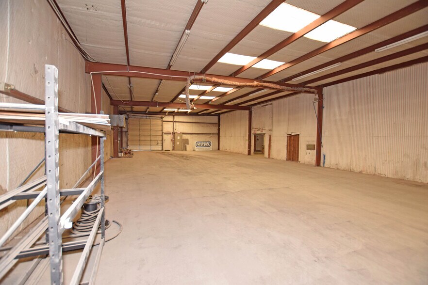 More Photos Of 302 Industrial Ave, Odessa Warehouse For Sale