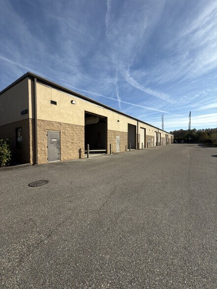 Primary Photo Of 4366 Louis Ave, Holiday Warehouse For Lease