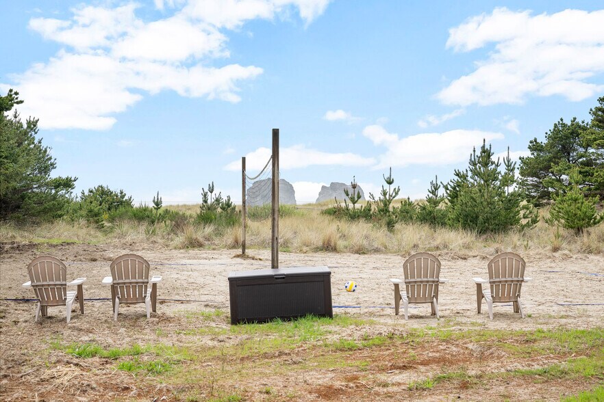 More Photos Of Ocean Rogue Inn, Rockaway Beach Hospitality For Sale