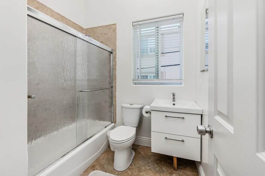 More Photos Of 714-16 York ct, San Diego Apartments For Sale