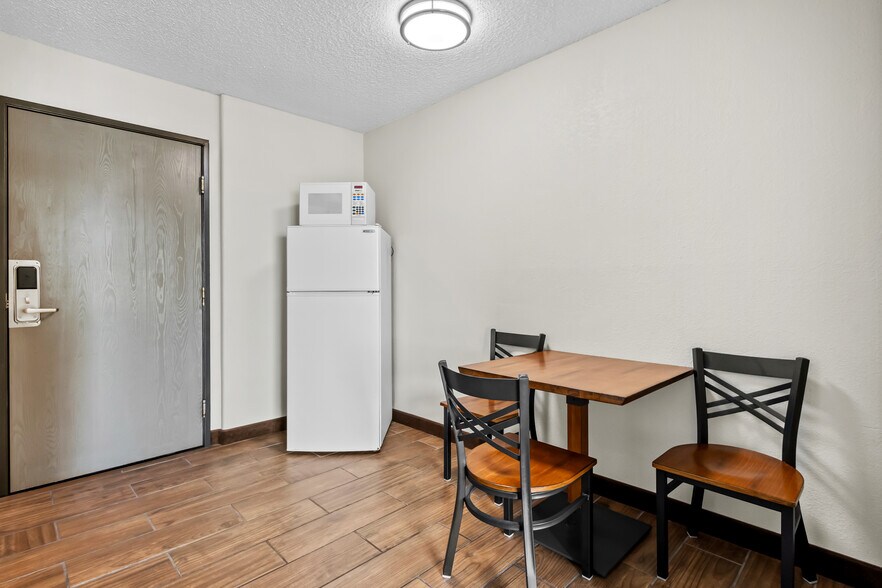 More Photos Of 110 Sodrac Dr, North Sioux City Hotel For Sale