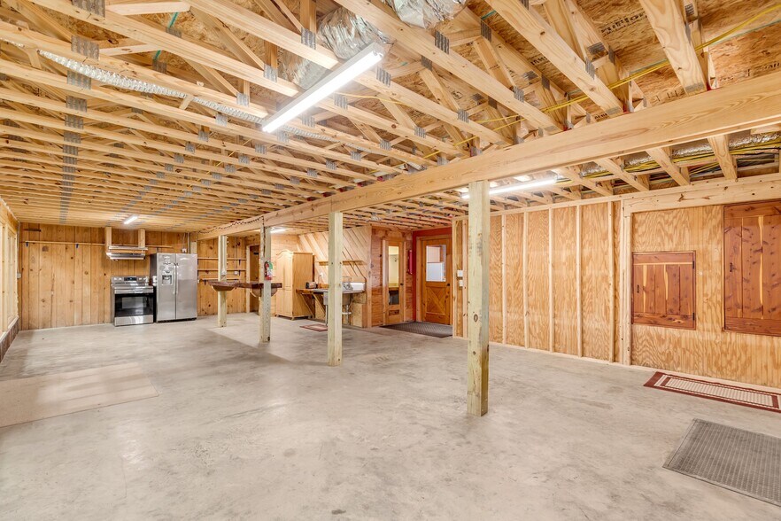 More Photos Of 1374 State Hwy 71, Bastrop Flex For Lease