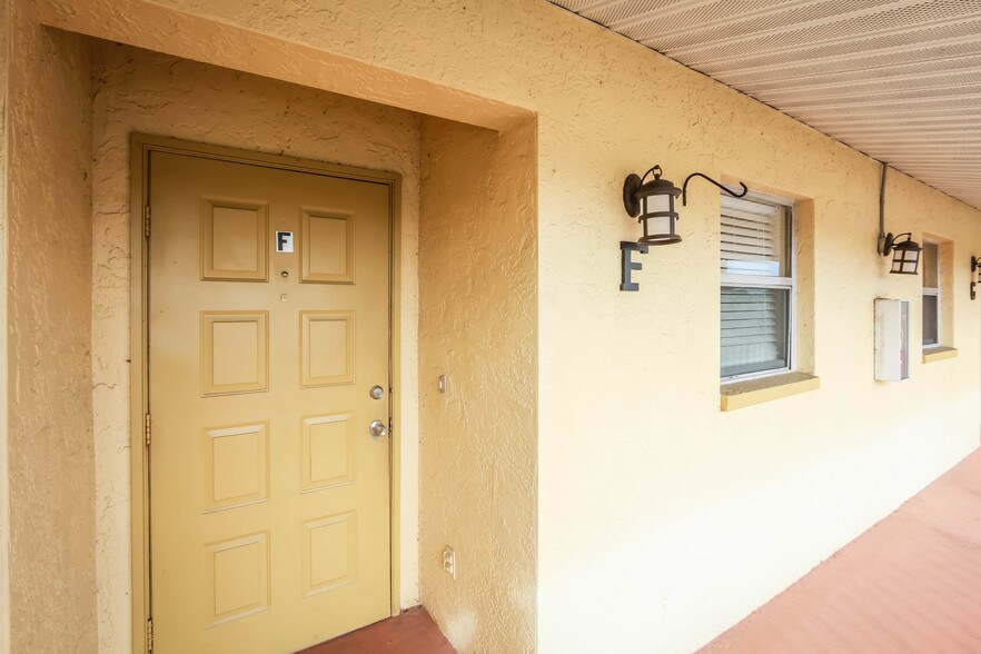 More Photos Of 706 SE 13th Ct, Cape Coral Apartments For Sale