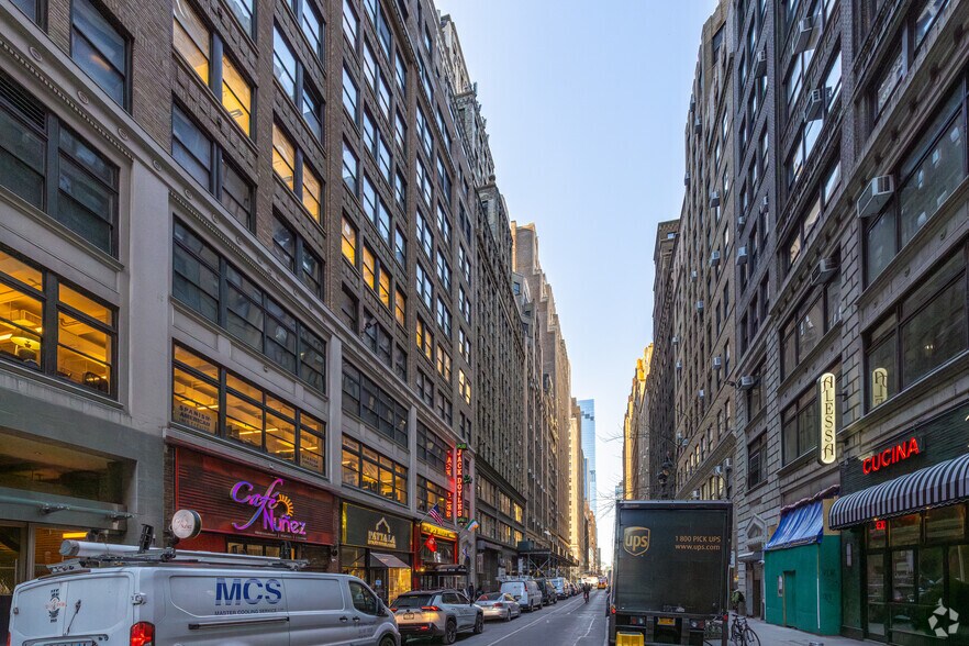 More Photos Of 248 W 35th St, New York Loft Creative Space For Lease