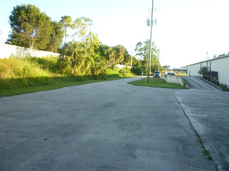 More Photos Of 10980 Enterprise Ave, Bonita Springs Warehouse For Lease