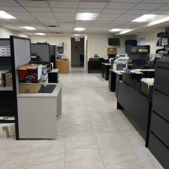 More Photos Of 2382 Brooklyn Queens Expy W, Astoria Light Manufacturing For Lease