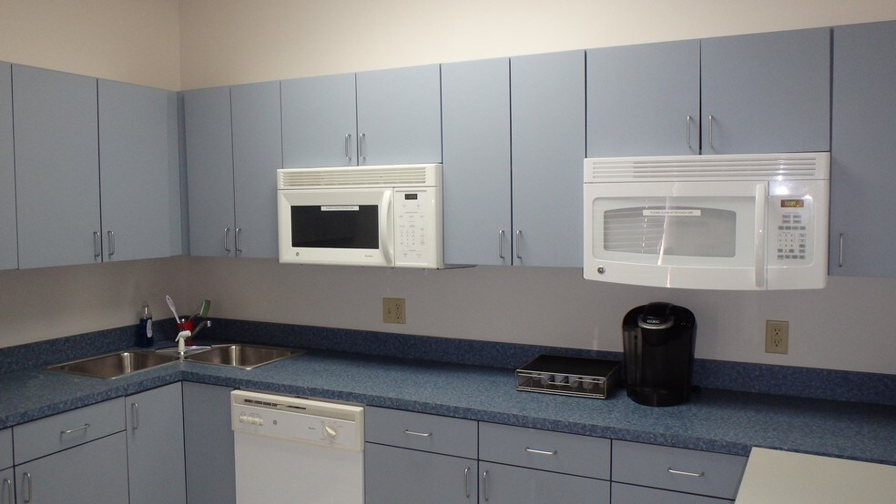 More Photos Of 3560 Delaware St, Beaumont Medical For Sale