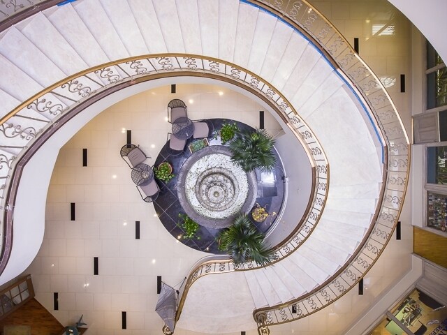 More Photos Of 350 S Lake Ave, Pasadena Storefront Retail Office For Lease