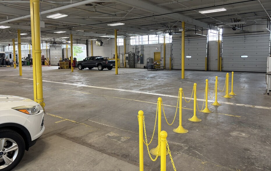 More Photos Of 2040-2060 Indian Boundary Rd, Melrose Park Warehouse For Lease