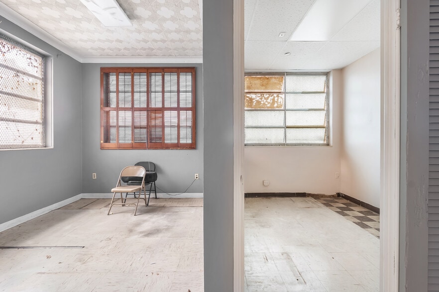 More Photos Of 775 NW 21st St, Miami Service For Lease