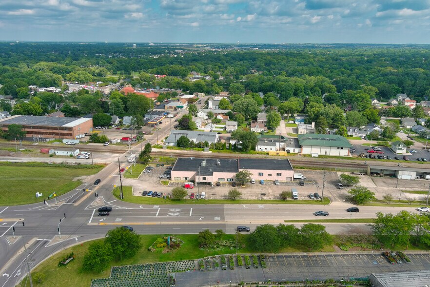 More Photos Of 111 S Lake St, Montgomery Service For Sale