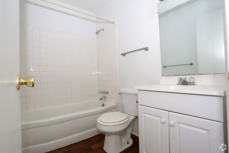 More Photos Of 2075 Langhorne Rd, Lynchburg Apartments For Sale