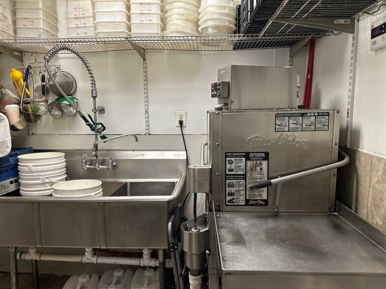 More Photos Of 5517 Menchaca Rd, Austin Restaurant For Sale