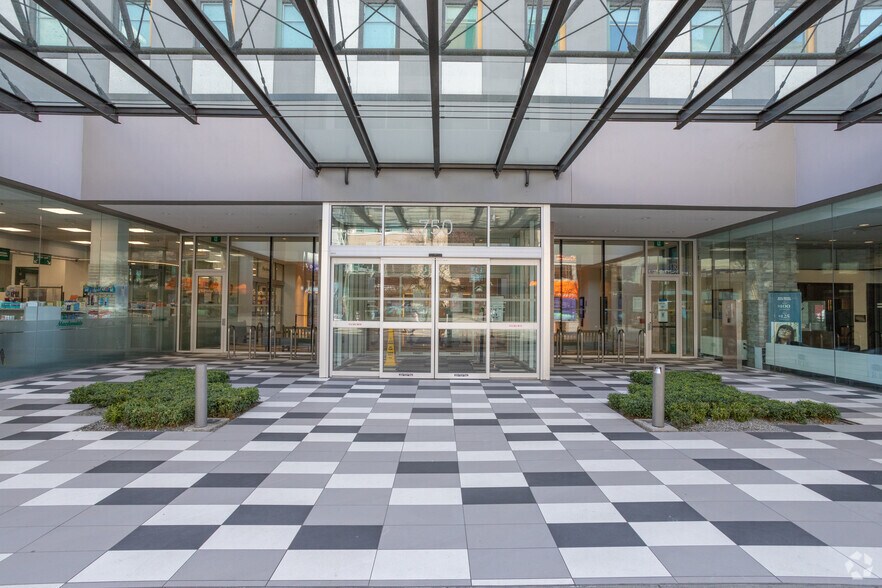 More Photos Of 750 W Broadway, Vancouver Medical For Lease