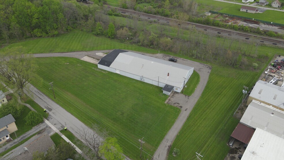 More Photos Of 221 W Cherry St, Butler Manufacturing For Sale