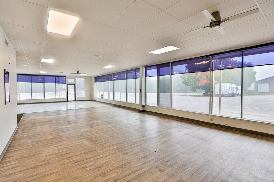 More Photos Of 129 2nd St, Webster City Light Manufacturing For Sale