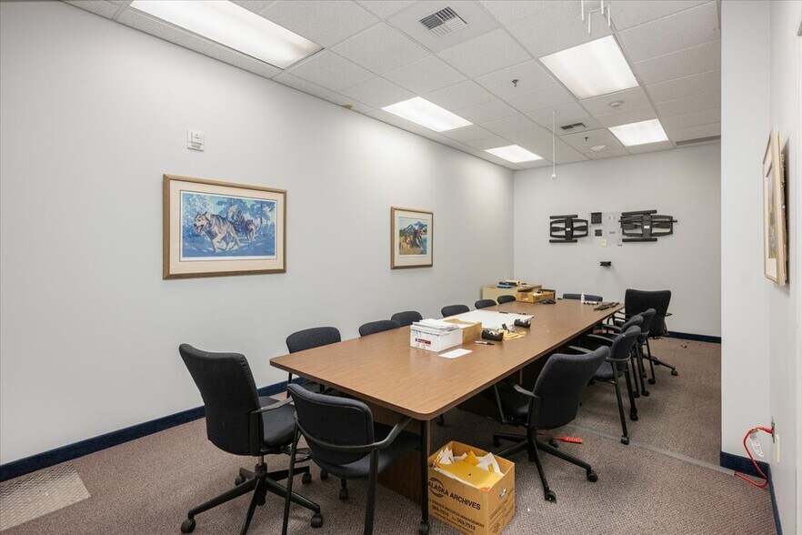 More Photos Of 7001 Jewel Lake Rd, Anchorage Office For Sale