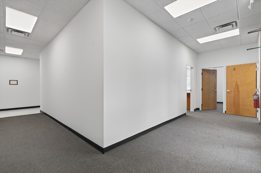 More Photos Of 2 Raymond Dr, Havertown Light Manufacturing For Lease