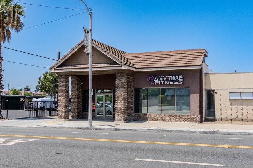 More Photos Of 215 S Citrus Ave, Covina Storefront For Lease
