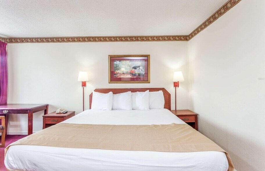 More Photos Of 15470 Highway 13 S, Hurricane Mills Hotel For Sale