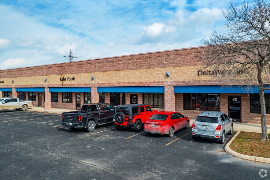 More Photos Of 4730 Shavano Oak, San Antonio Light Manufacturing For Lease