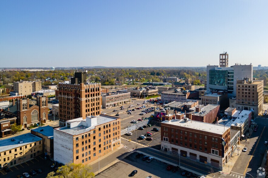 More Photos Of 35 W Huron Rd, Pontiac Loft Creative Space For Lease