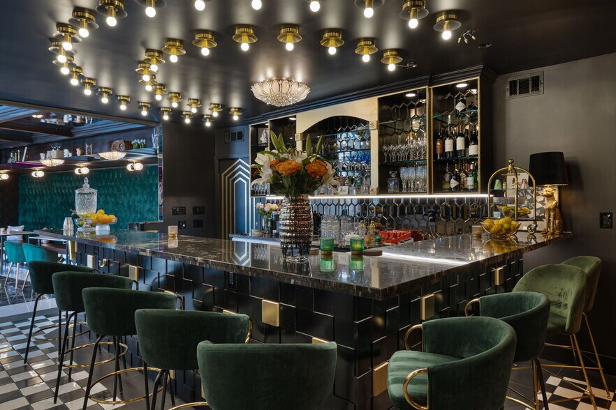 More Photos Of 120 W Vereda Sur, Palm Springs Hotel For Sale
