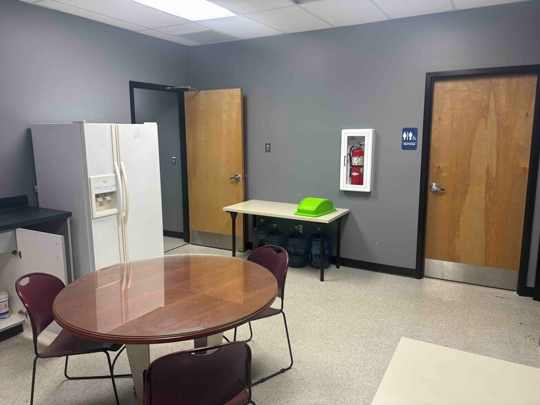 More Photos Of 1228 1st St N, Alabaster Office For Lease