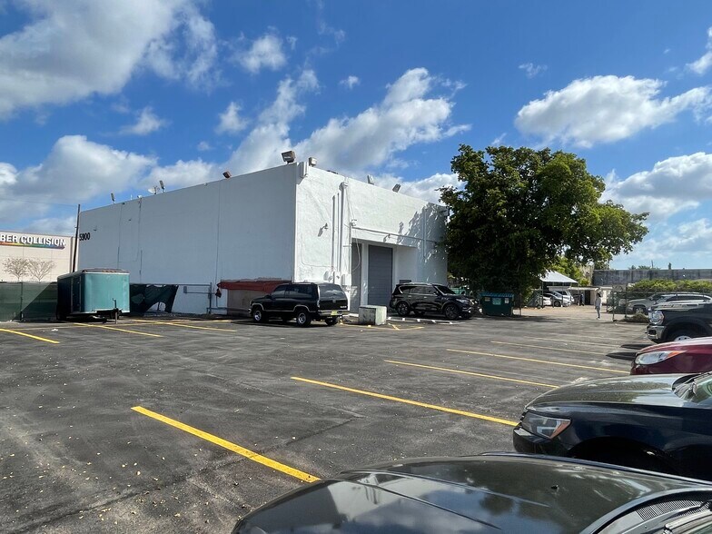 More Photos Of 5900-5904 Dewey St, Hollywood Light Distribution For Lease