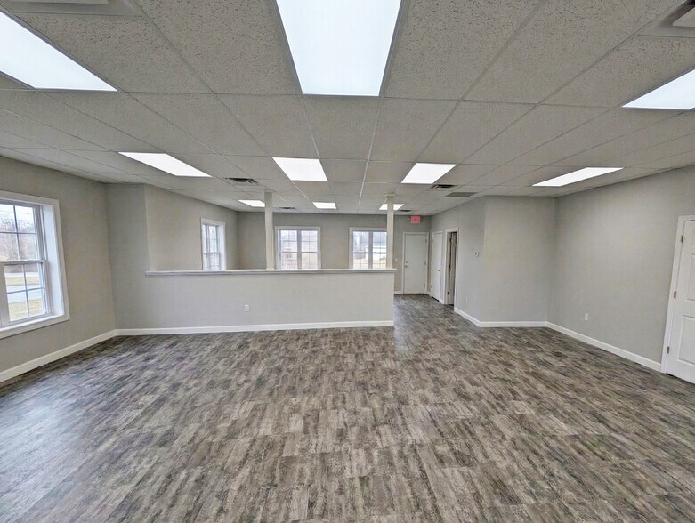More Photos Of 858-863 Center Ct, Shorewood Office For Lease