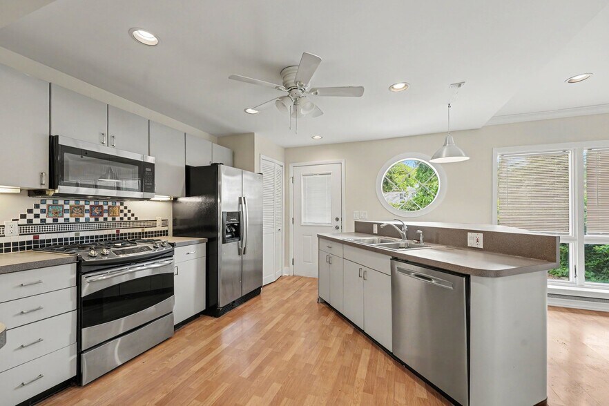 More Photos Of 156 N Worth St, Birmingham Multifamily For Sale