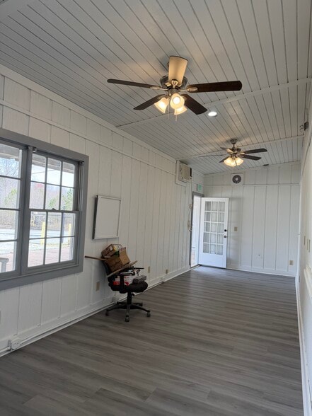 More Photos Of 2735 Huff Dr, Lawrenceville Industrial For Lease