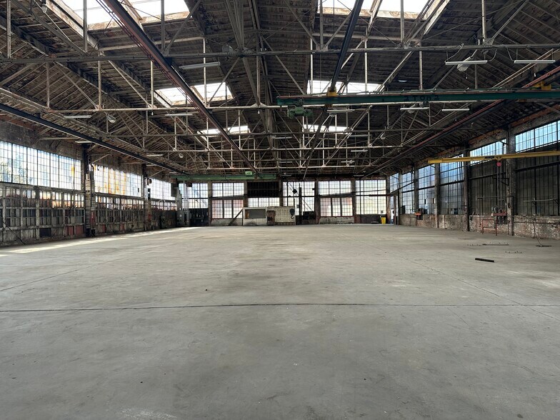 More Photos Of 2635-2717 Peralta St, Oakland Warehouse For Lease