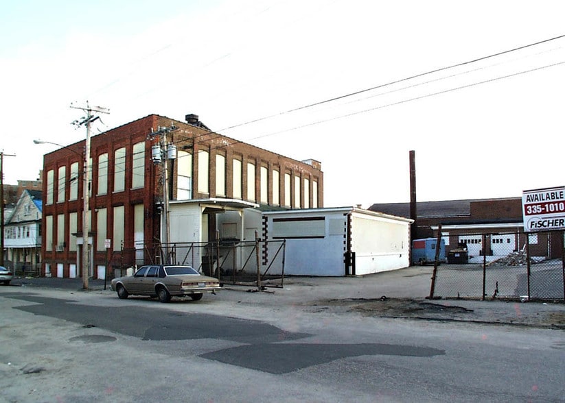 More Photos Of 209 Center St, Bridgeport Warehouse For Lease