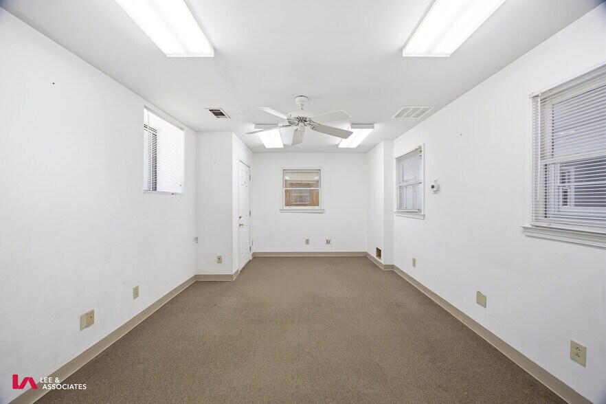 More Photos Of 1364 Candler Rd, Gainesville Truck Terminal For Lease