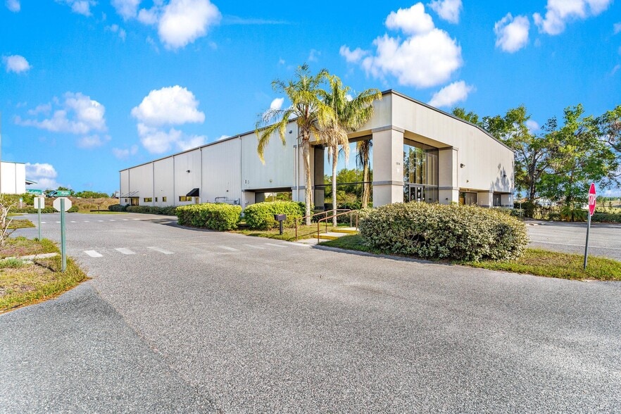 More Photos Of 1904 Thomas Ave, Leesburg Office For Sale