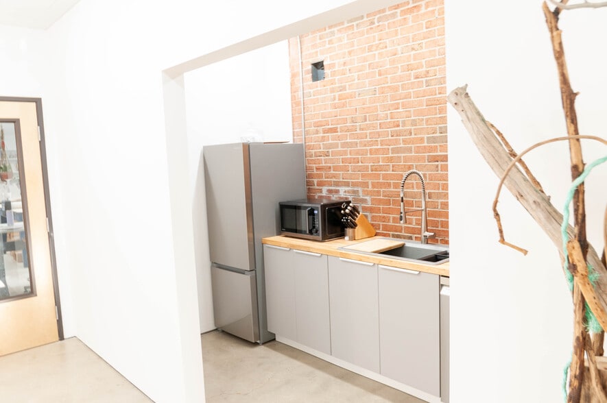 More Photos Of 22005 Van Dyke Ave, Warren Public Library For Lease