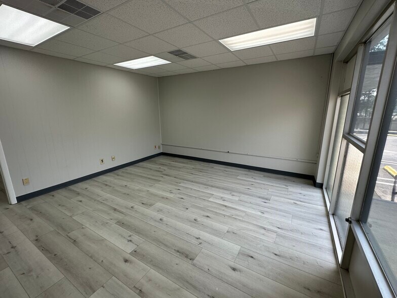 More Photos Of 1401 Applewood Dr, Dalton Medical For Lease