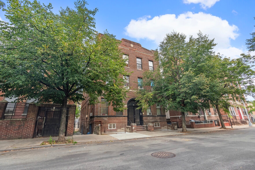 More Photos Of 129 Tapscott St, Brooklyn Apartments For Sale