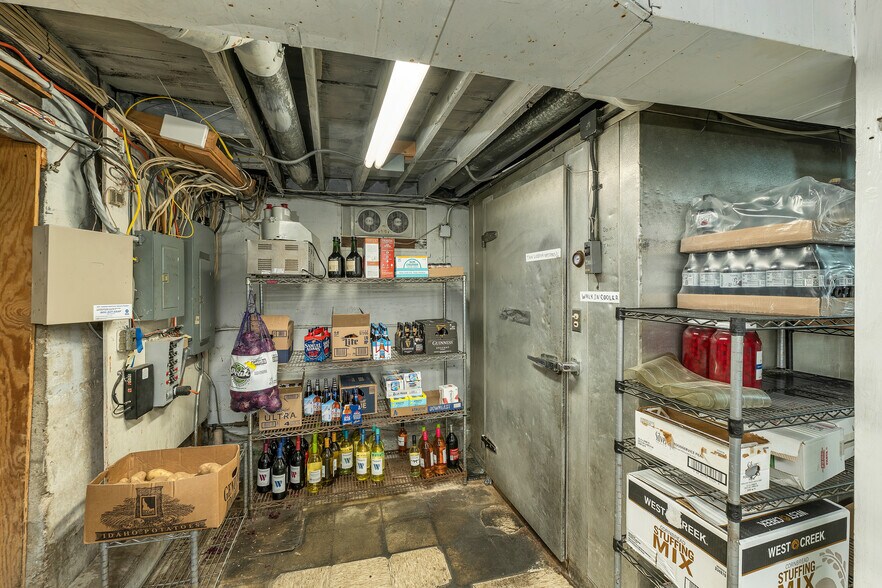 More Photos Of 40 Main St, Goffstown Restaurant For Sale