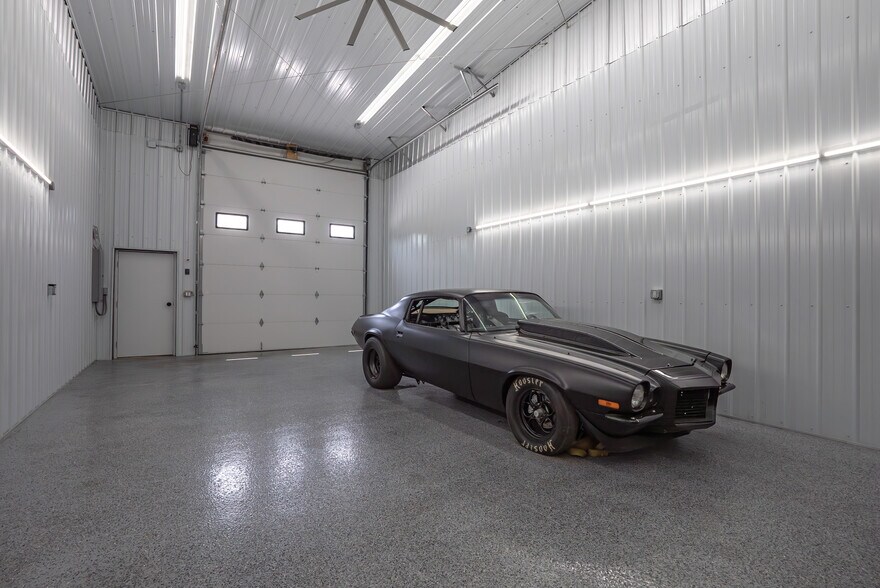 More Photos Of 100 Man Cave, Sunrise Beach Self Storage For Sale