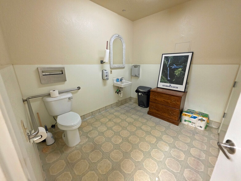 More Photos Of 4960 E Yale Ave, Fresno Warehouse For Sale